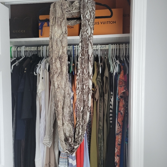 Express Infiniti Scarf- Animal Print - Picture 2 of 2